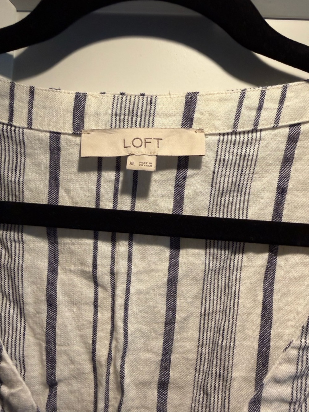 LOFT Blue & White Linen blend Button-Front Women’s Top - Picture 2 of 4